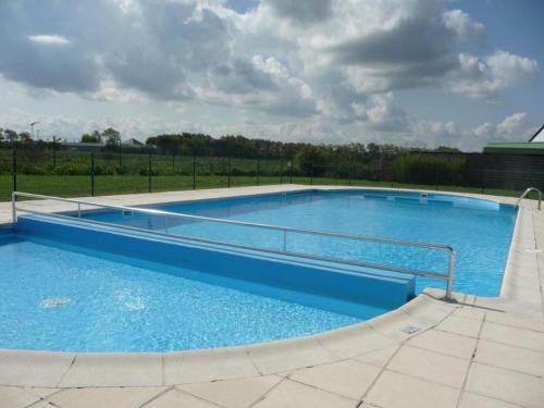 Charming Waterside Getaway, cleaning included