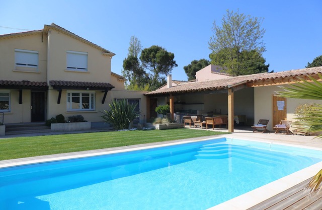 Acogedora villa con piscina climatizada en gran parque, 4/5 habitaciones