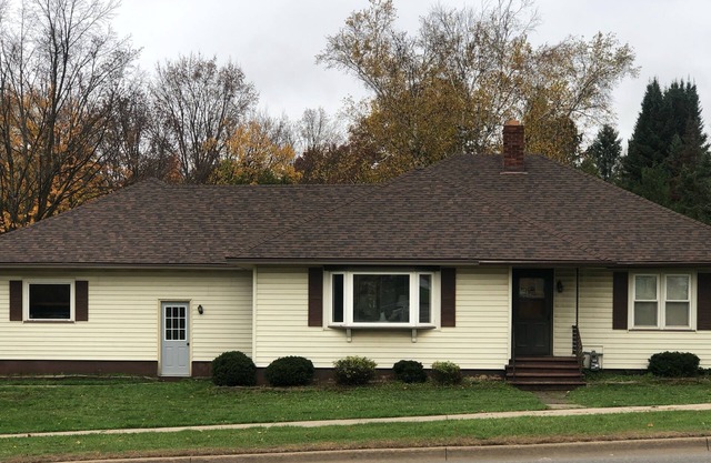 Charming, well-loved 3-bedroom home with WiFi in Crystal Falls