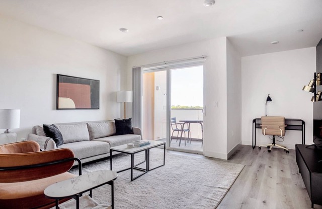Charming West LA 1BR w/ Rooftop & Gym, Close to Beach, by Blueground