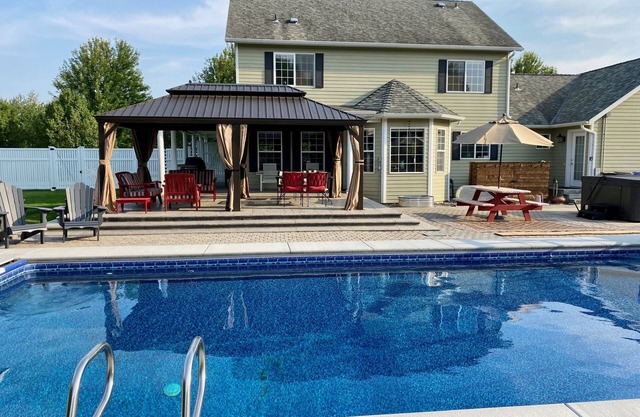 Charming Wine lovers Farm House with heated Pool & Hot tub!!