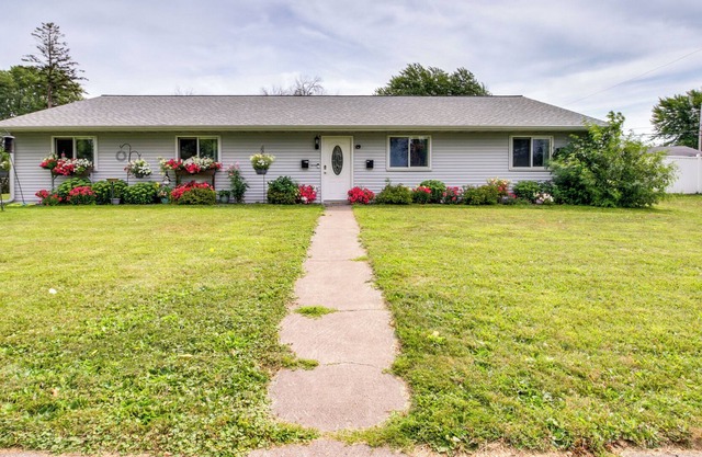 Charming Wisconsin Getaway: 8 Mi to Lake Superior!