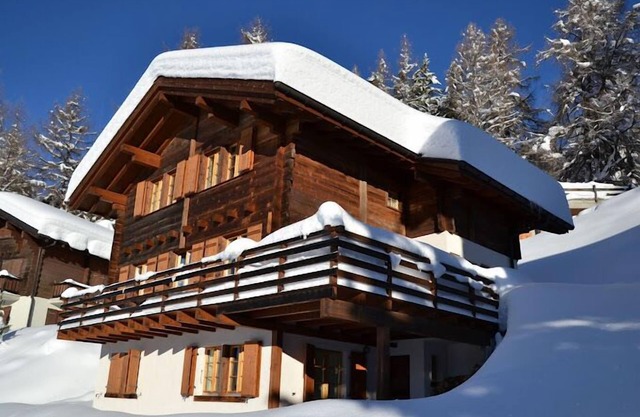 Charming, with modern confort, welcoming and well-maintained chalet with a beautiful view, for 12 pe