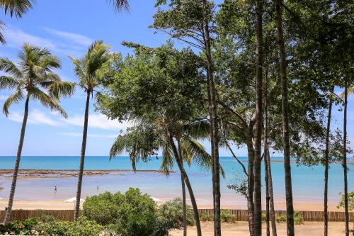 Charmoso bangalô balinês pé na areia Outeiro das Brisas