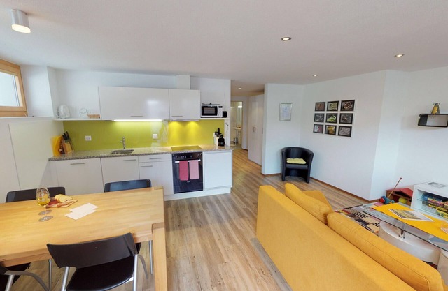 Chasa Samalgors: Modern and family-friendly 3-room apartment in the idyllic mountain village of Tschlin