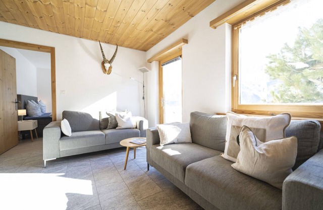 Chasa Sulai: Renovated holiday flat with a view Sent