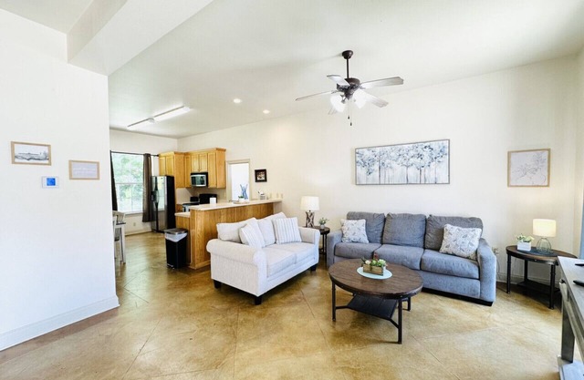 Chateau 10, spacious townhouse in Tickfaw, LA