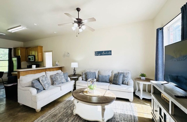 Chateau 12, spacious townhouse in Tickfaw, LA