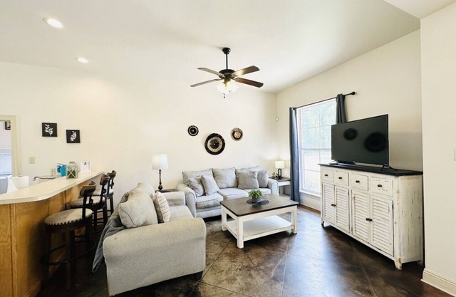 Chateau 17, spacious townhouse in Tickfaw, LA