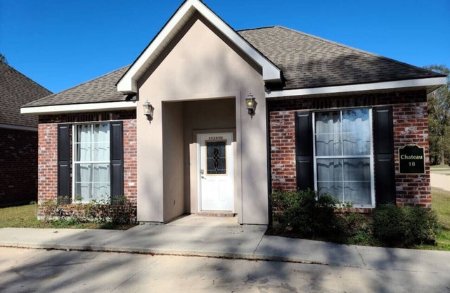 Chateau 18, spacious townhouse in Tickfaw, LA