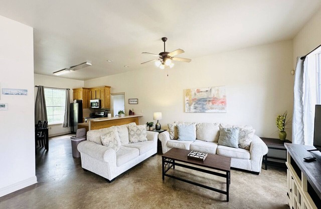 Chateau 2, spacious townhouse in Tickfaw, LA