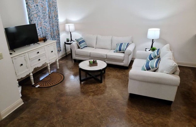 Chateau 3, spacious townhouse in Tickfaw, LA
