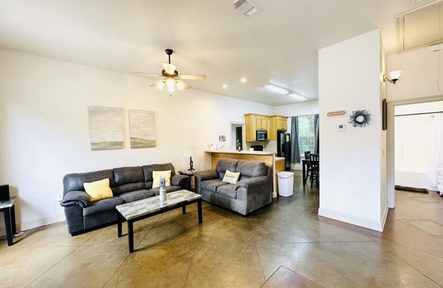 Chateau 5, spacious townhouse in Tickfaw, LA