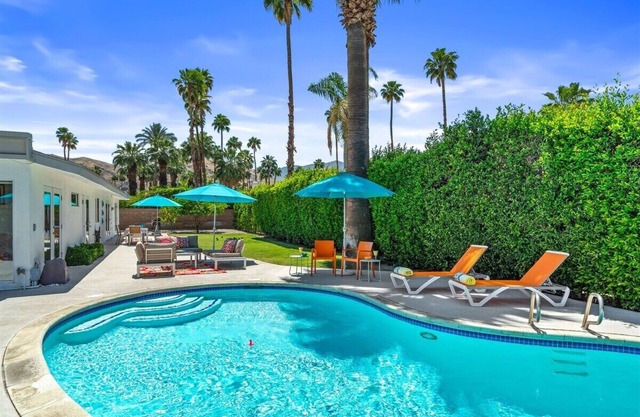 Chateau Palm Springs – Stylish Mid-Century Home with Pool, Piano, Views & Citrus Trees