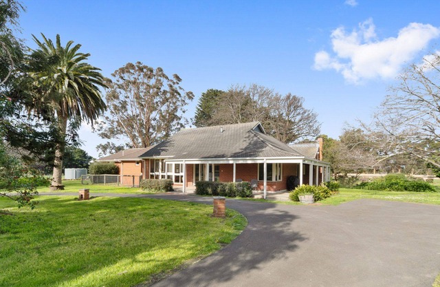 Chatsworth Park: 4 BR, 2 BA House in Balnarring, Sleeps 10