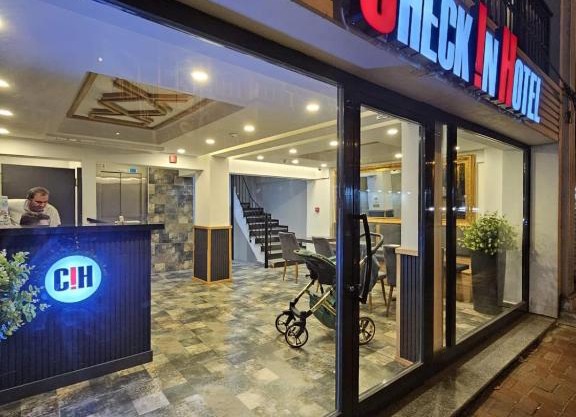 CHECK IN HOTEL