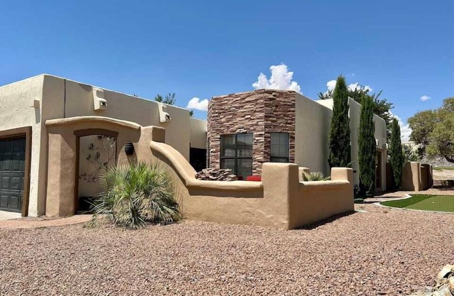 Cheerful 2-bedroom townhouse with beautiful views