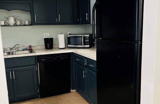 CHEERFUL 2 BEDROOM 2 BATH