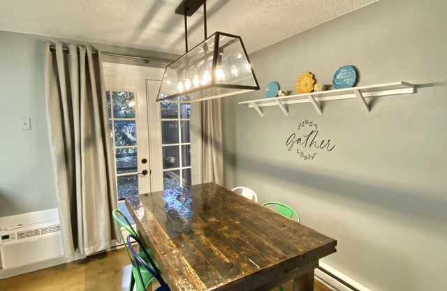 Cheerful 2 bedroom Best Value in NW Boise; 10 min to downtown