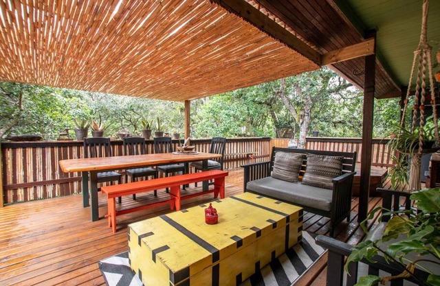 Cheerful 2 bedroom Cabin nestled in the trees