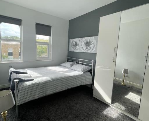 Cheerful 2 bedroom mid terrace house in BD2