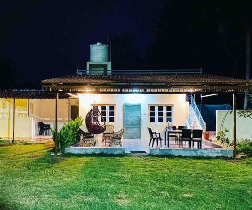 Cheerful 2 bedroom Private Farmhouse stay