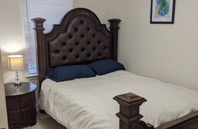 Cheerful 2-bedroom townhome