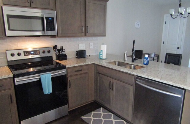 Cheerful 2-Bedroom Townhouse with Pool