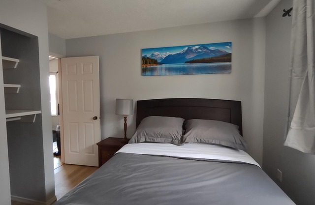 Cheerful 3 Bedroom Home - Fully Stocked, Clean & Pet Friendly!