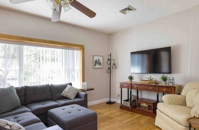 Cheerful 3-Bedroom Home (Newly Renovated!)