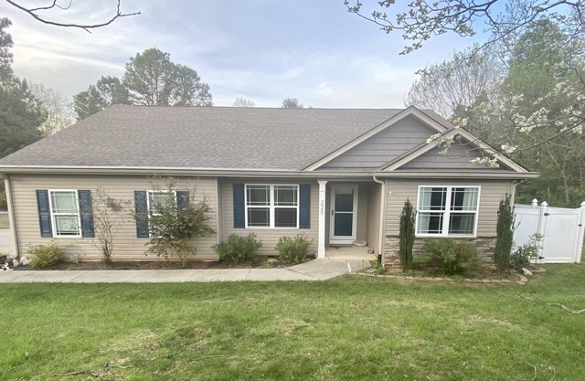 Cheerful 3 bedroom 2 1/2 bath private home with a pool