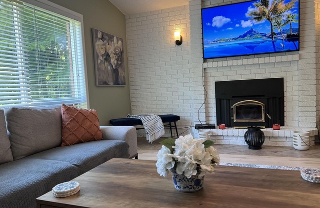 Cheerful 3-bedroom Cottage with indoor fireplace
