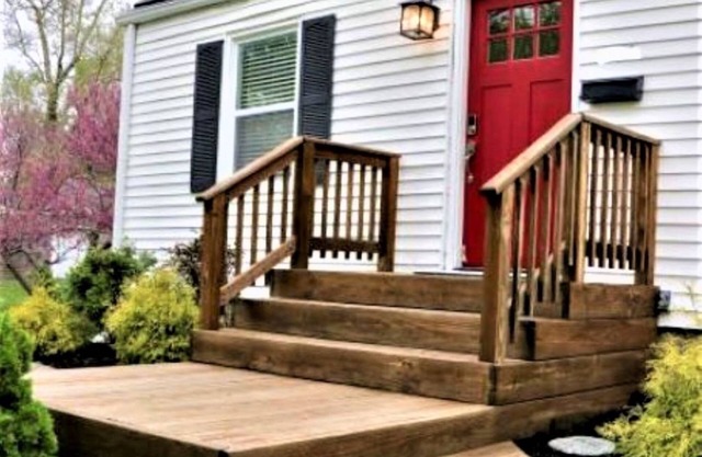 Cheerful 3 bedroom fully renovated cottage home