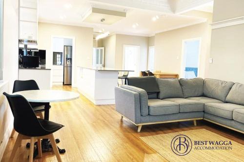 Cheerful 3-bedroom home with free parking on site