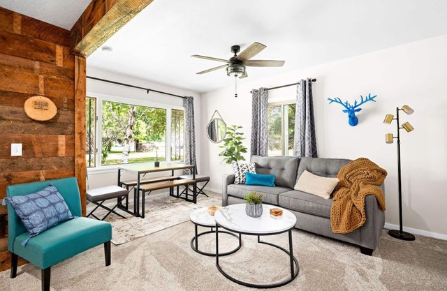 Cheerful 3-bedroom home close to St. Louis River