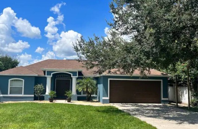 Cheerful 3 bedroom home with above ground pool.
