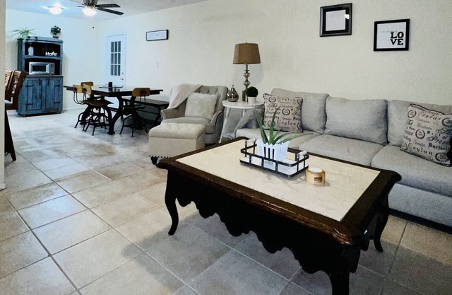 Cheerful 3 bedroom home with attached parking garage.