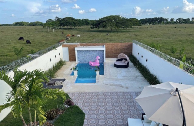 Cheerful 3-bedroom house with pool