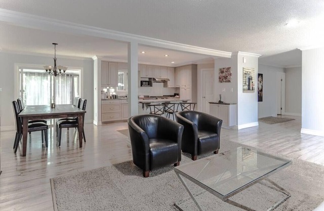 Cheerful 3 Bedroom main floor.
