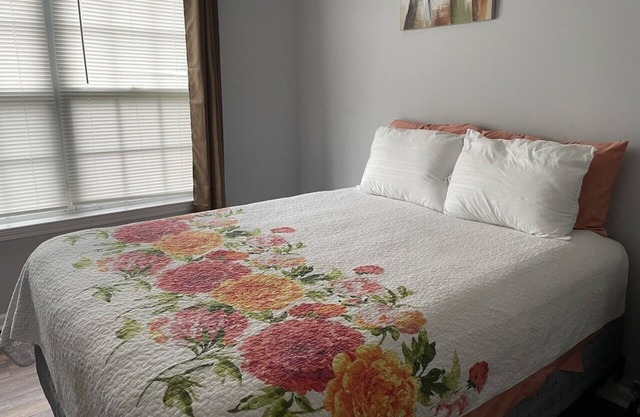 Cheerful 3-bedroom residential home w/ fireplace