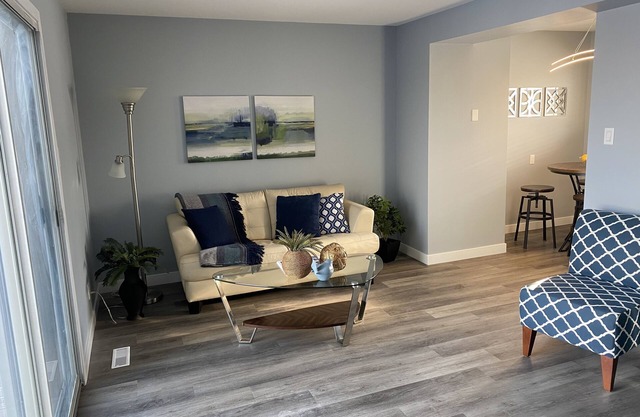 Cheerful 3-bedroom townhouse with free parking.