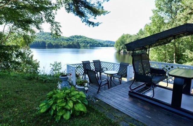 Cheerful 3-bedrooms Riverside Cottage