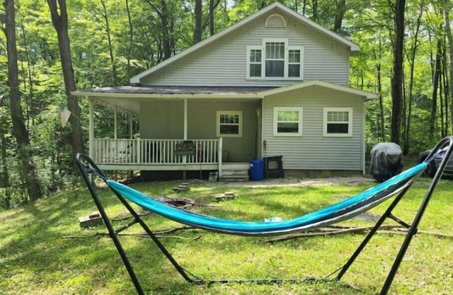 Cheerful 3-brd, 2 full bth cottage with DNR launch lake access on Chippewa Lake
