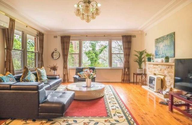 Cheerful 3bedroom home in Sydney North with wifi