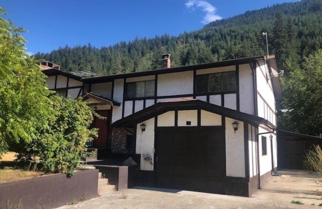 Cheerful 4 bedroom cottage in the Fraser Canyon