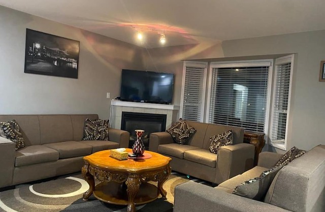 Cheerful 4 Bedroom House with Huge Patio