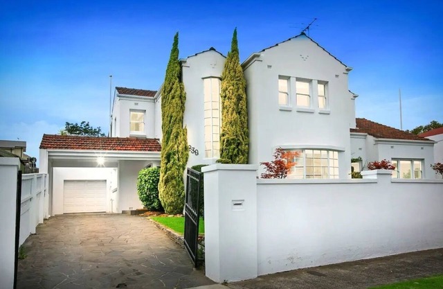 Cheerful 5 bedroom home with heated pool