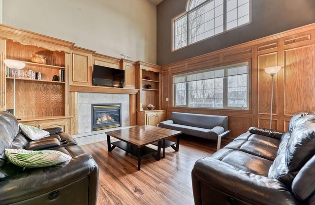 Casa de 5 dormitorios con jacuzzi cerca del lago Chestermere