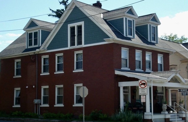 Cheerful 5 Bedroom Home in Historic Town