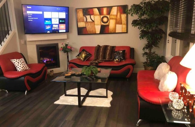 Cheerful and beautiful 3 bedroom home close lake